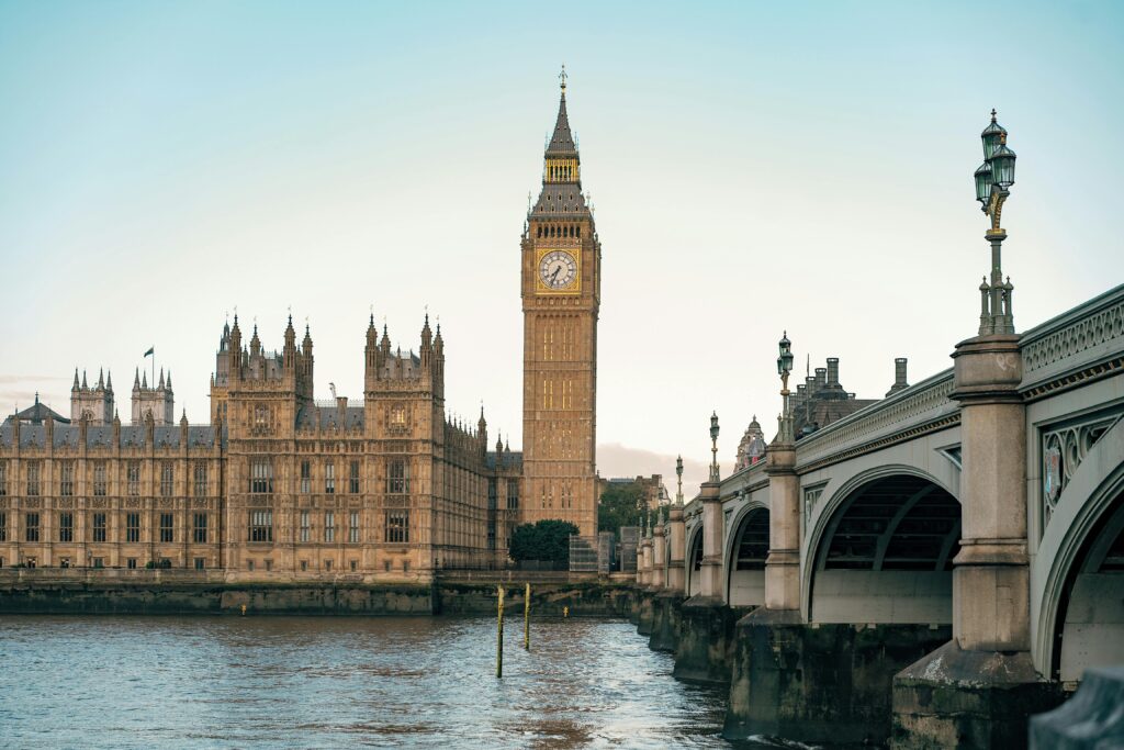 London Travel Guide – Big Ben and Parliament 2025