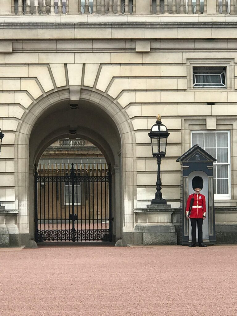 London Travel Guide – Buckingham Palace attraction