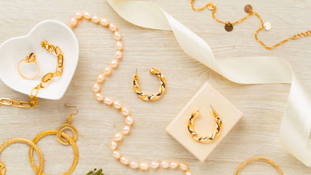 Trendy fashion jewelry accessories 2025