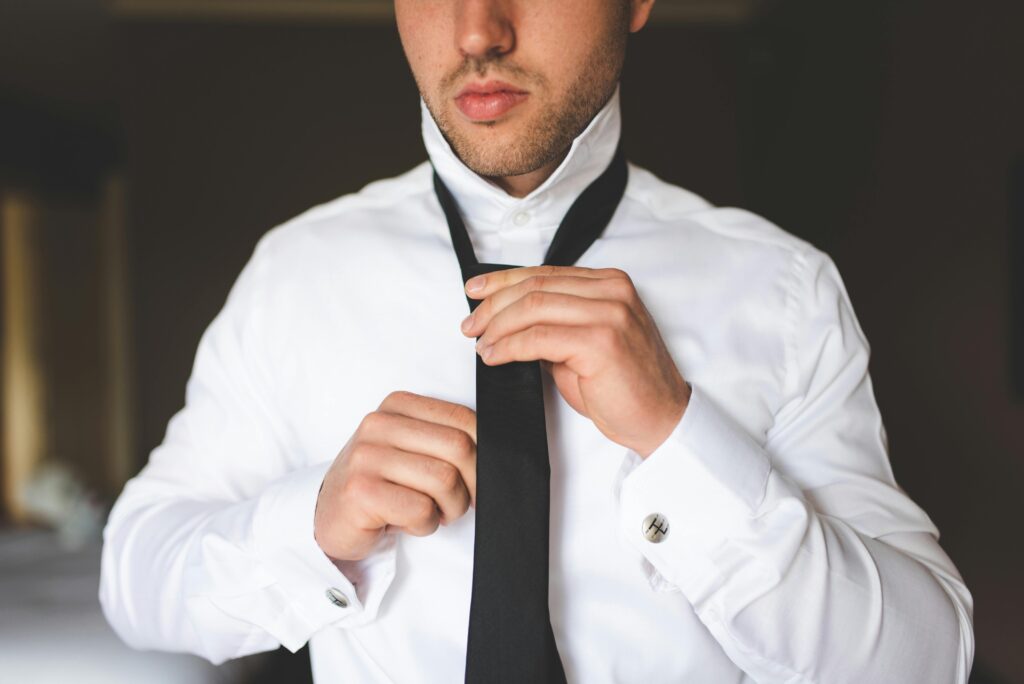 Half Windsor tie knot tutorial with formal shirt