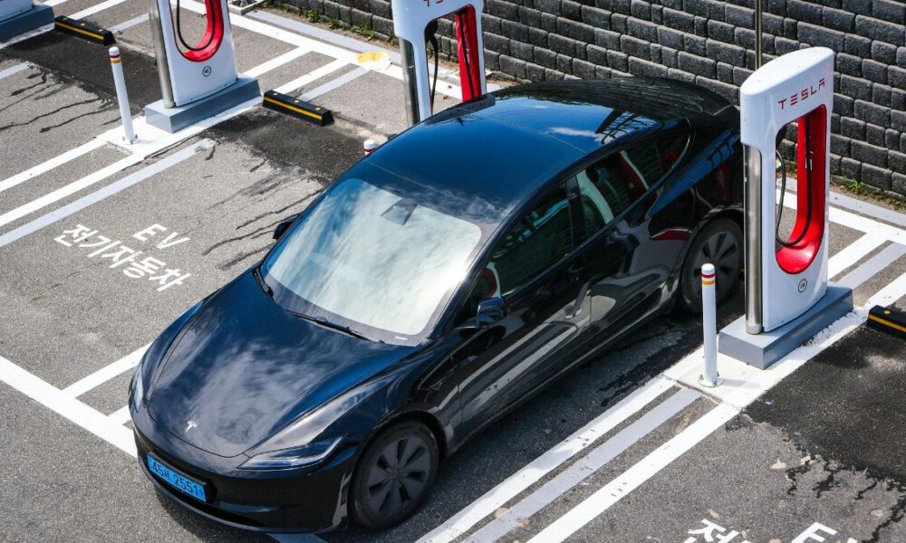 EV technology transforming mobility with electric vehicle charging in a smart sustainable city