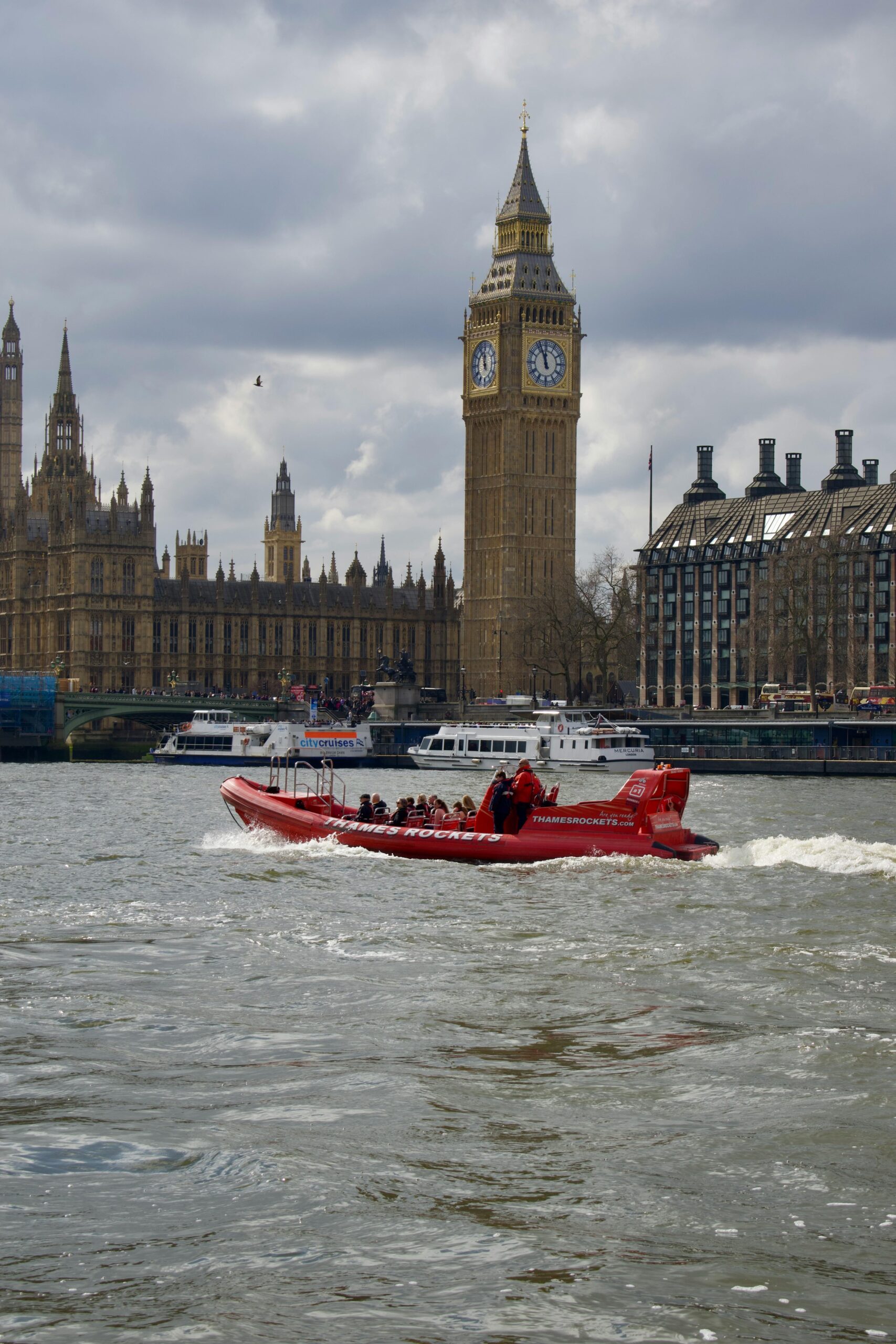 London Travel Guide – London Eye and Thames view