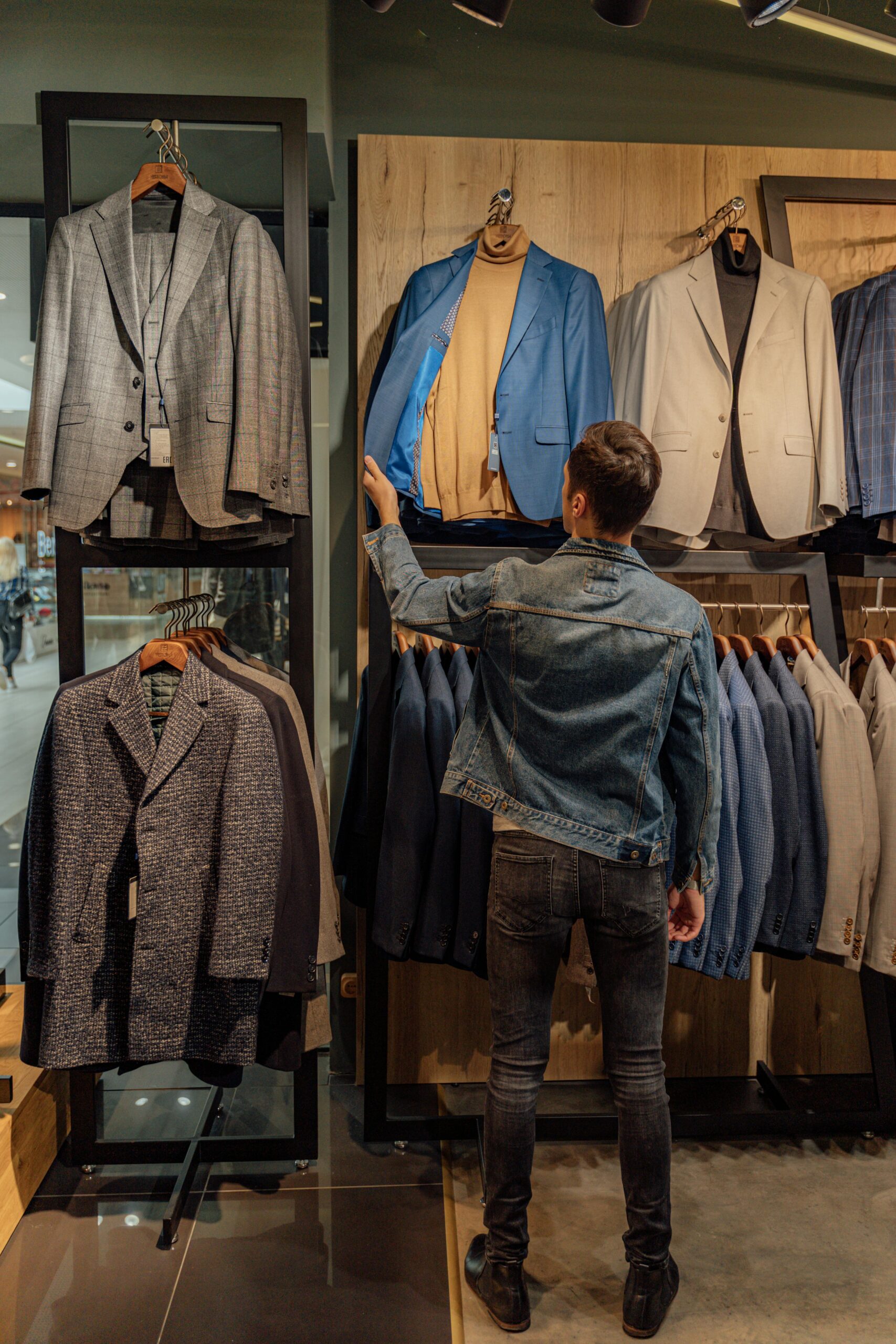 Capsule wardrobe essentials for men 2025