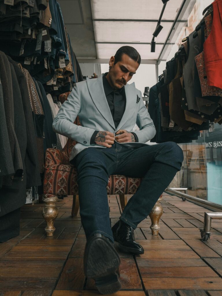 “Man wearing tailored blazer and chinos – Fashion Tips for Men 2025”