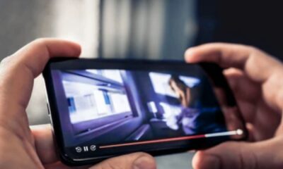 Online movie viewing on mobile device