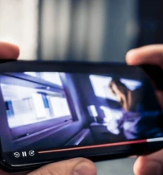 Online movie viewing on mobile device