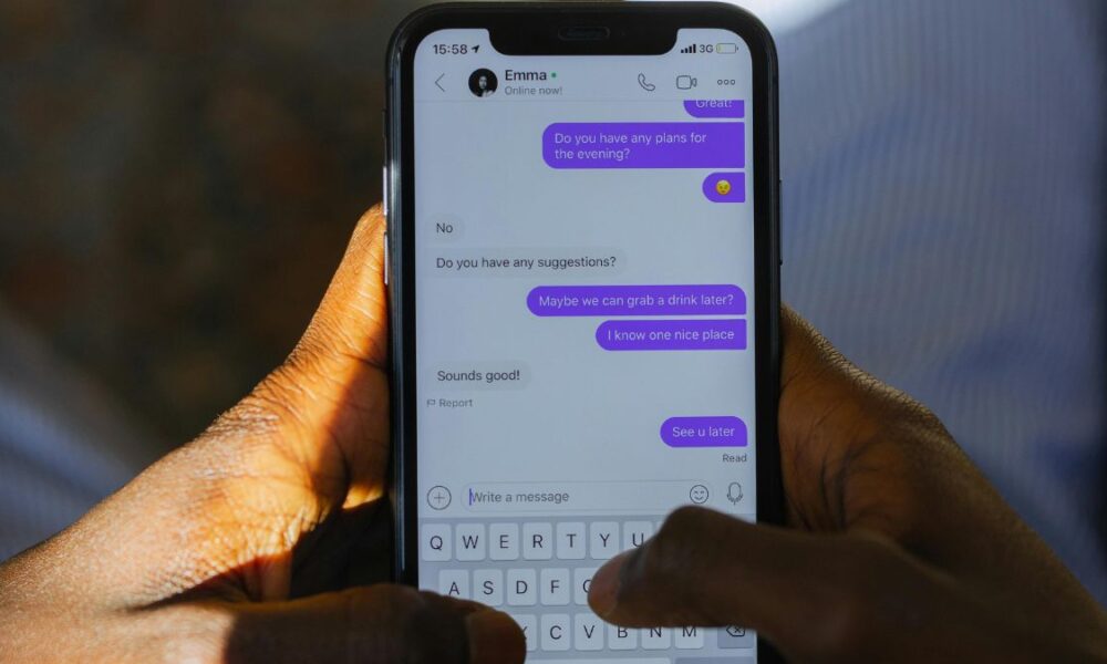 Blocked on WhatsApp message sent but not delivered notification on chat screen